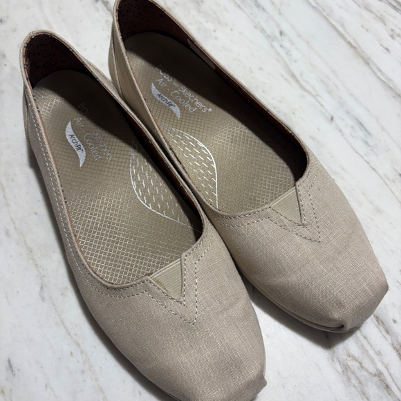 Skechers® BOBS: Arch Fit® Plush - By The Way - Picture 2 of 4